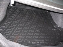 Коврик багажника на Ниссан Тиида седан с 2004-2015 резино-пластиковый 105100100