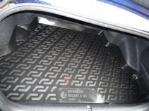 Коврик багажника на Митсубиси Галант седан с 2004-> резино-пластиковый 108060100